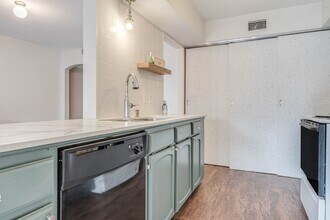 384 N Post Oak Ln, Unit 384 in Houston, TX - Foto de edificio - Building Photo