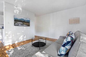 1190 W 10th Ave in Vancouver, BC - Building Photo - Building Photo