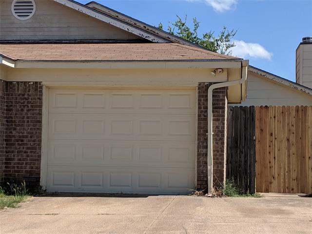 6451 Woodbeach Dr in Fort Worth, TX - Building Photo