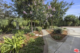 525 S Cardiff St in Anaheim, CA - Building Photo