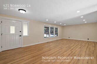 421 Norwood Ln in Grants Pass, OR - Building Photo - Building Photo