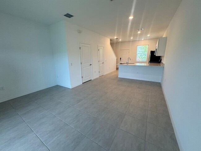 3157 Skyline Lp in Kissimmee, FL - Building Photo - Building Photo