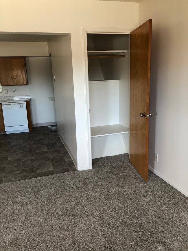 2220 Chanticleer St in Grand Island, NE - Building Photo - Building Photo