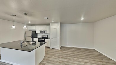 11221 Burnham Ave in Oklahoma City, OK - Building Photo - Building Photo