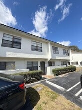 2566 Coral Springs Dr in Coral Springs, FL - Building Photo - Building Photo