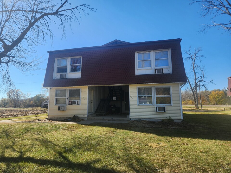 205 S Maple St in Toluca, IL - Building Photo