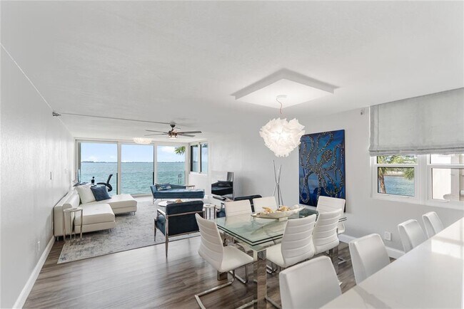 97 Sunset Dr in Sarasota, FL - Foto de edificio - Building Photo