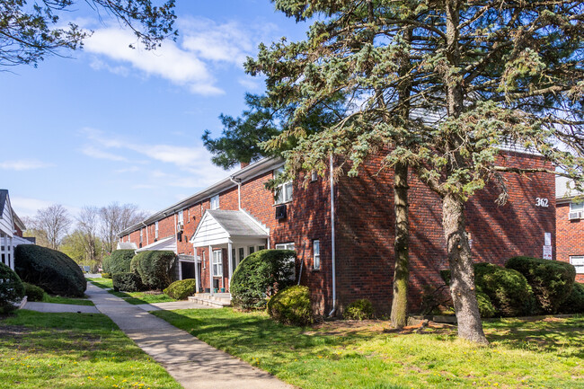 Virginia Court Apartments in Long Branch, NJ - Foto de edificio - Building Photo