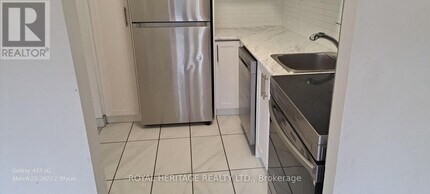 945-945 Simcoe St N in Oshawa, ON - Building Photo - Building Photo