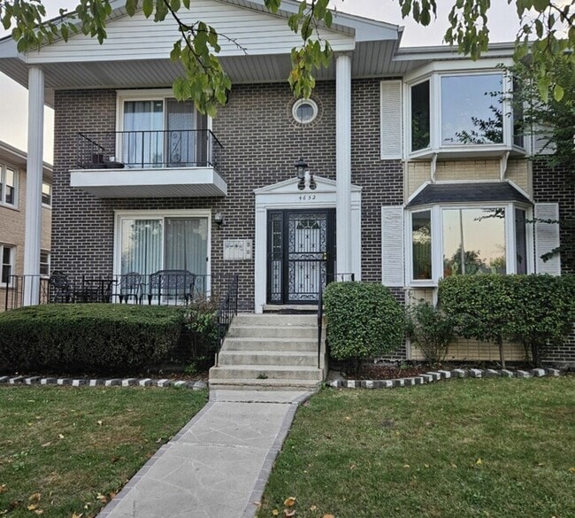 property at 4652 Custer Ave