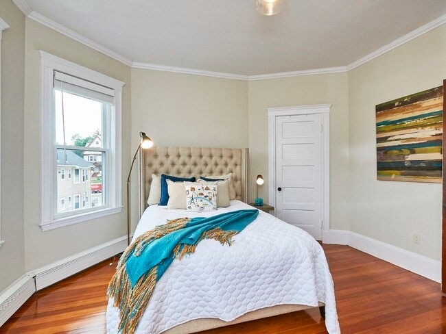 12 White Ave, Unit 3 in Chestnut Hill, MA - Building Photo - Building Photo