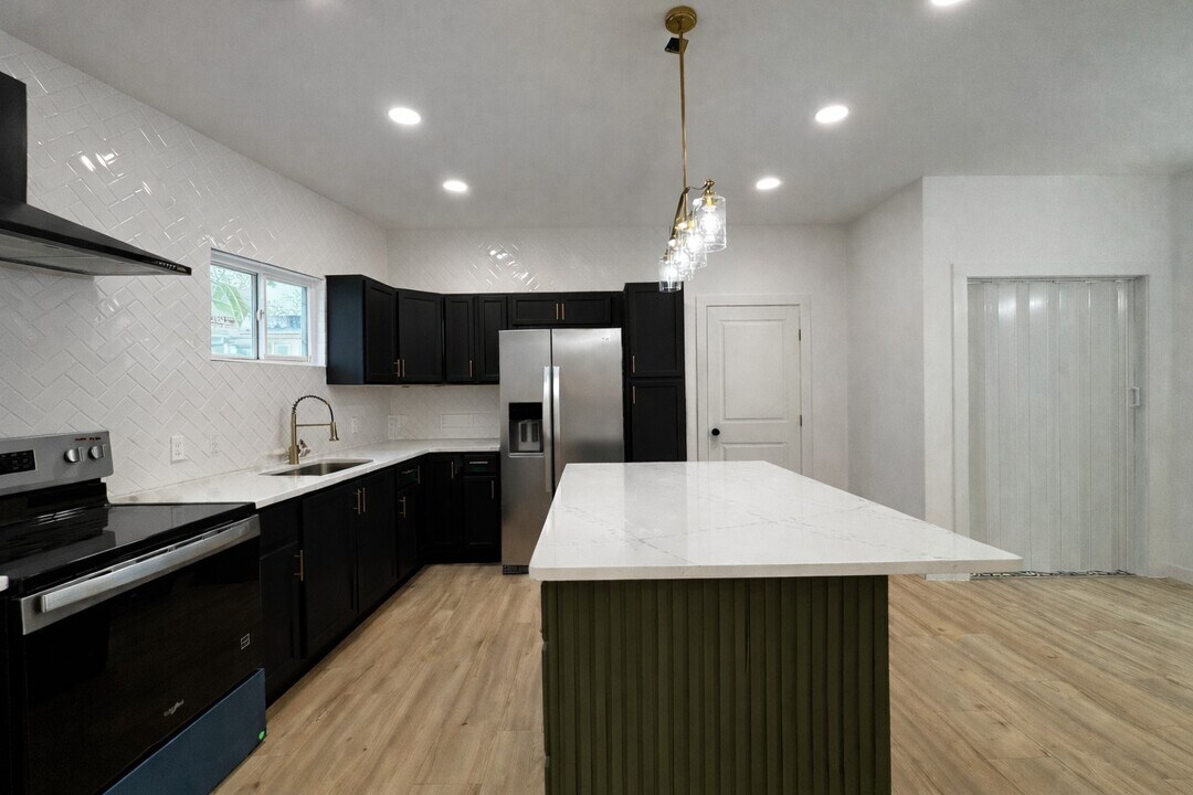 22516 E Martin Dr in Porter, TX - Building Photo