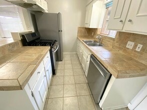 10122 Shadow Wood Dr in Houston, TX - Building Photo - Building Photo