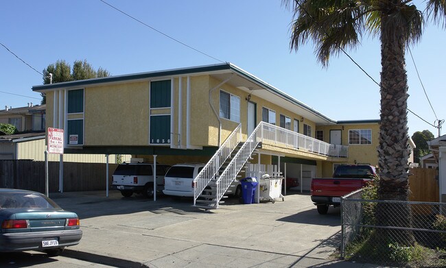 1956 Powell St in San Pablo, CA - Foto de edificio - Building Photo