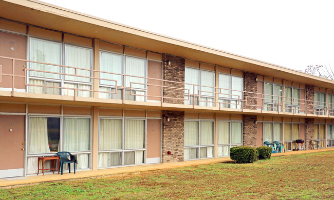 Claymont Apartments in Tuscaloosa, AL - Foto de edificio - Building Photo