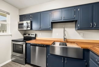 310 NY-66, Unit 7 Hudson Gardens in Hudson, NY - Building Photo - Building Photo