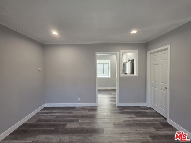 105 Roswell Ave in Long Beach, CA - Building Photo - Building Photo