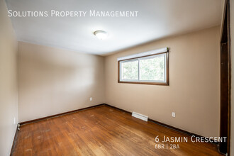 6 Jasmin Crescent in St Catharines, ON - Building Photo - Building Photo