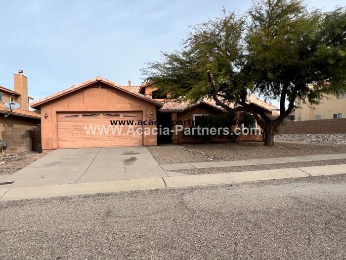 9777 E Paseo Juan Tabo in Tucson, AZ - Building Photo