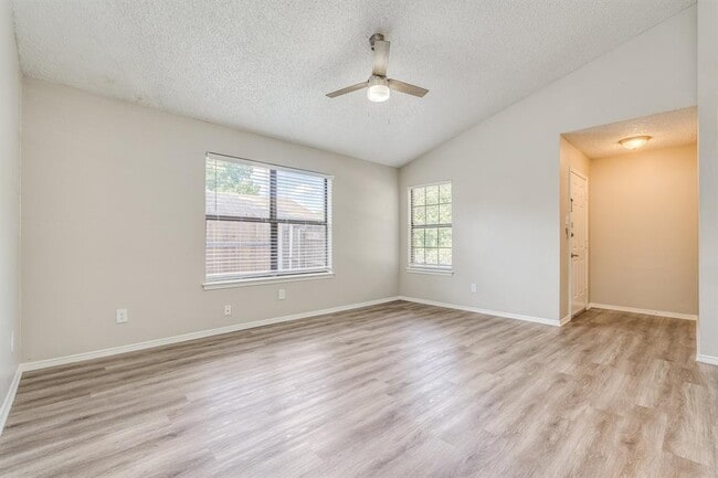 property at 1428 Lakecrest Dr