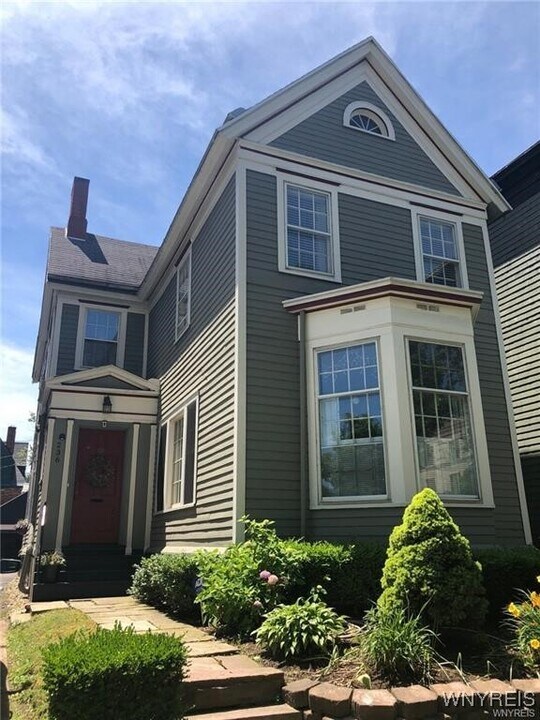 236 Bryant St in Buffalo, NY - Building Photo