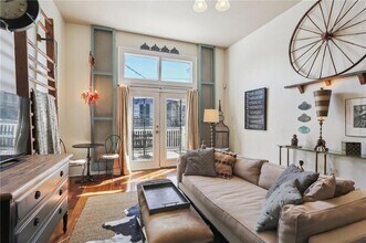 3121 Magazine St, Unit A in New Orleans, LA - Building Photo - Building Photo