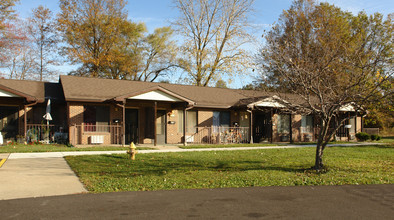 Warren Wood Senior Apartments in Warren, OH - Building Photo - Building Photo