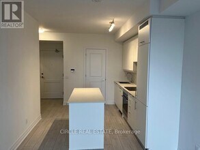 30 Elm Dr W in Mississauga, ON - Building Photo - Building Photo