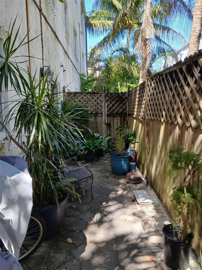 3680 Oak Ave, Unit 3 in Miami, FL - Building Photo - Building Photo