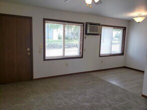 687 Wood Violet Ln in Sun Prairie, WI - Building Photo - Building Photo