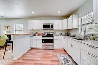 1374 Forest View Dr in Blanco, TX - Foto de edificio - Building Photo