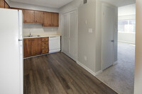 Peach Tree Townhomes in Augusta, GA - Building Photo - Interior Photo