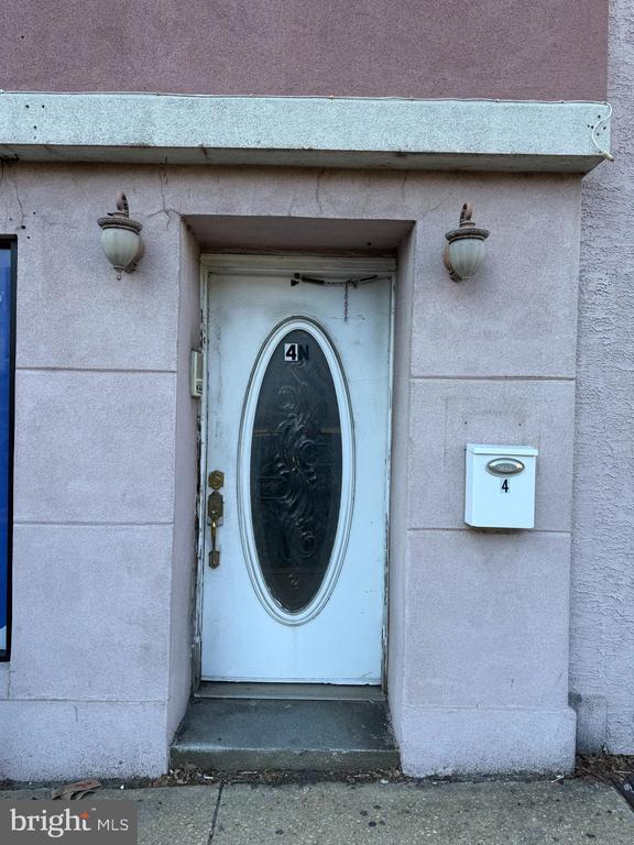 property at 4 N Pearl St