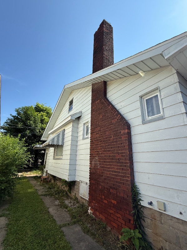 1090 W Marietta St in Decatur, IL - Building Photo - Building Photo