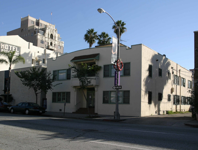 426 E Broadway in Long Beach, CA - Building Photo - Building Photo