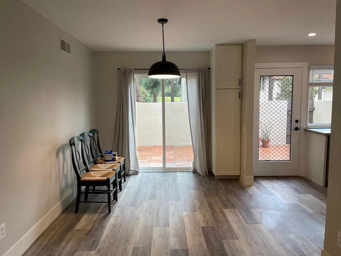 11918 Rancho Bernardo Rd in San Diego, CA - Building Photo