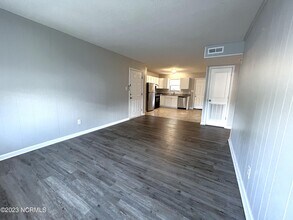 102 Ravenwood Dr-Unit -D in Jacksonville, NC - Building Photo - Building Photo
