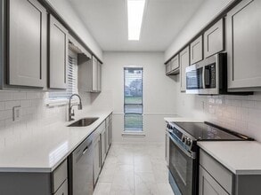 2035 Avignon Dr in Carrollton, TX - Building Photo - Building Photo