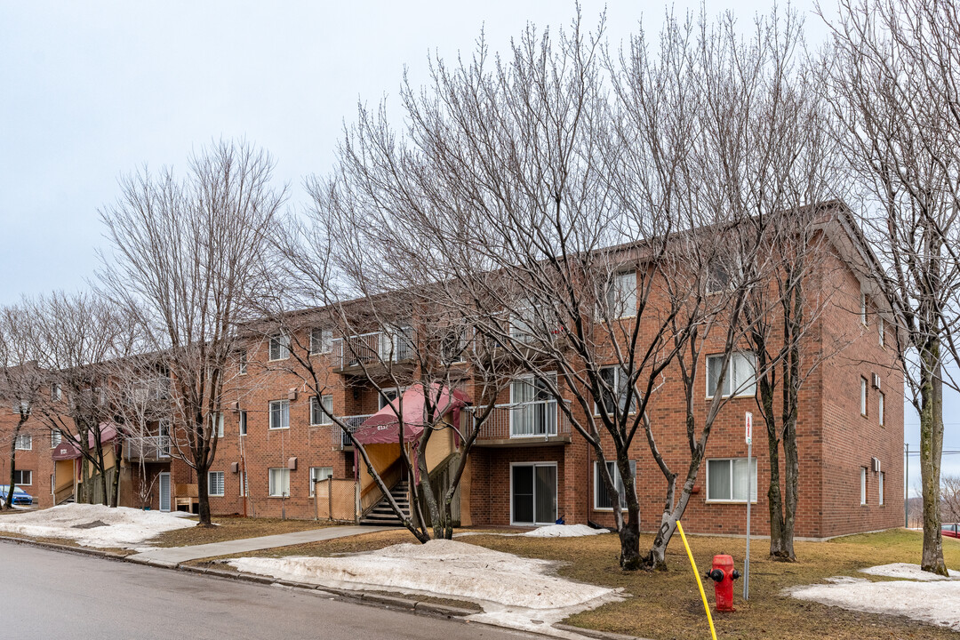 8124 Du Mistral St in Lévis, QC - Building Photo