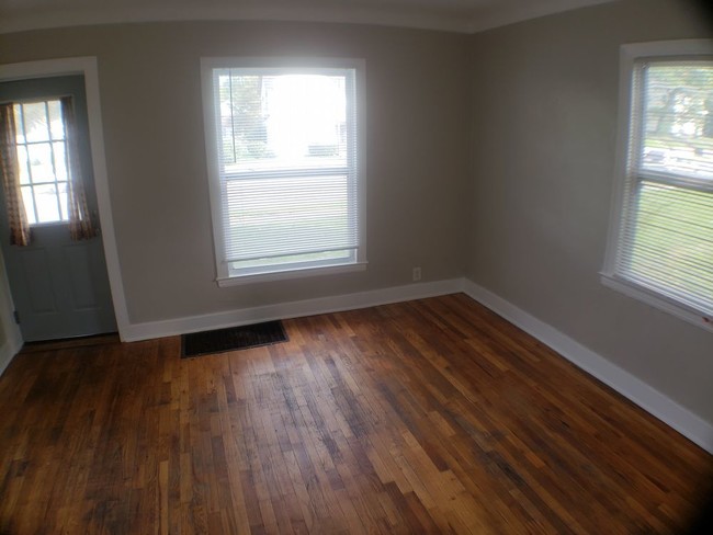 650 Oakdale St SE-Unit -1 in Grand Rapids, MI - Foto de edificio - Building Photo