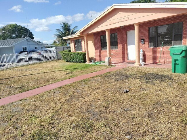 17032 NW 49th Ct in Opa Locka, FL - Building Photo - Building Photo