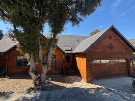 2205 Freeman Dr in Pine Mountain Club, CA - Building Photo