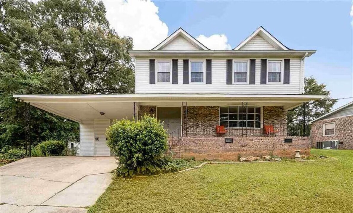 130 Maxanna Dr in Anniston, AL - Foto de edificio