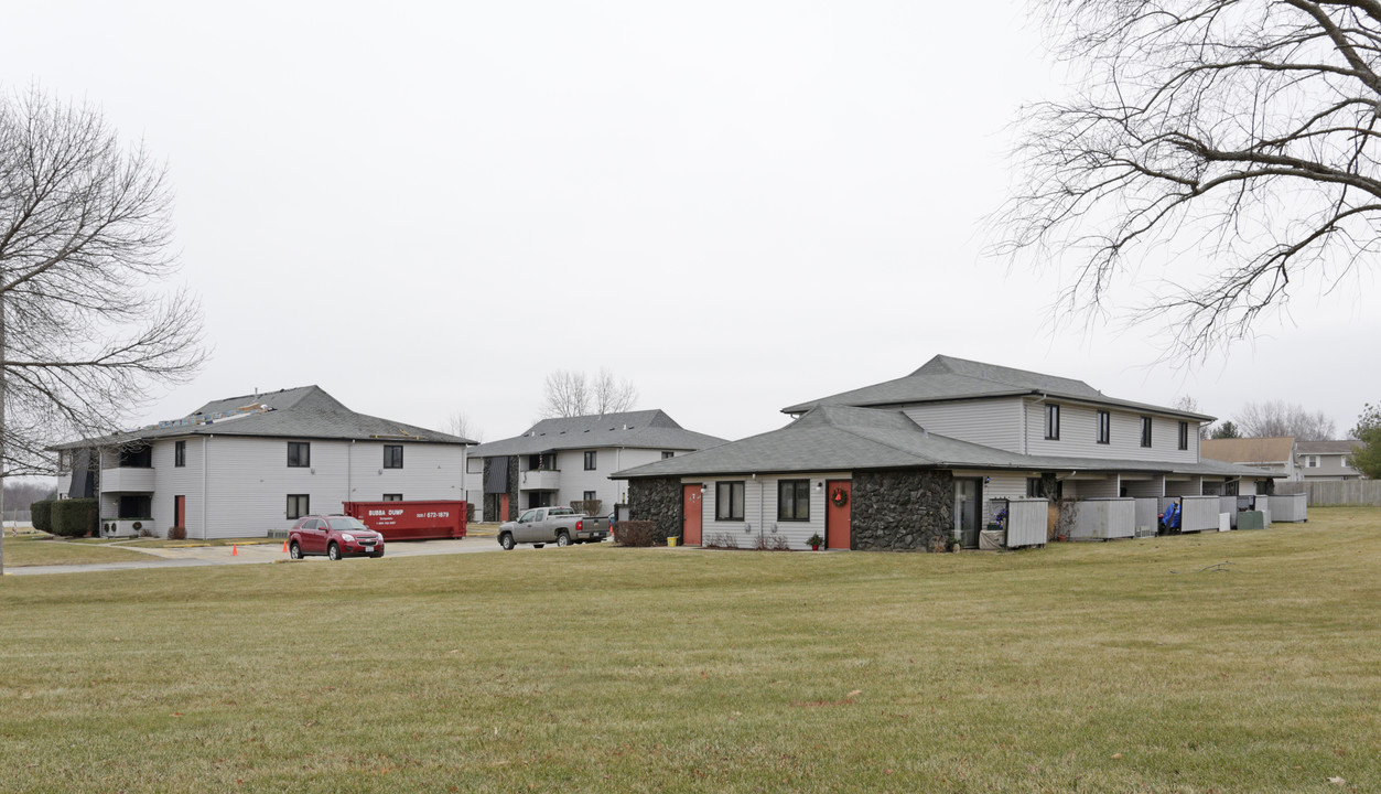 Stratford Apartments in East Peoria, IL - Building Photo