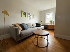 24 Fellsway W, Unit 2B in Somerville, MA - Foto de edificio - Building Photo