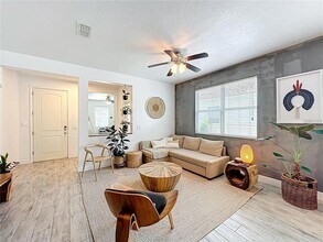 11868 Thatcher Ave in Orlando, FL - Building Photo - Building Photo