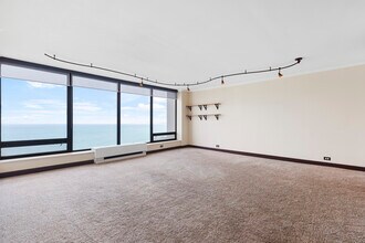 5445 N Sheridan Rd in Chicago, IL - Building Photo - Building Photo