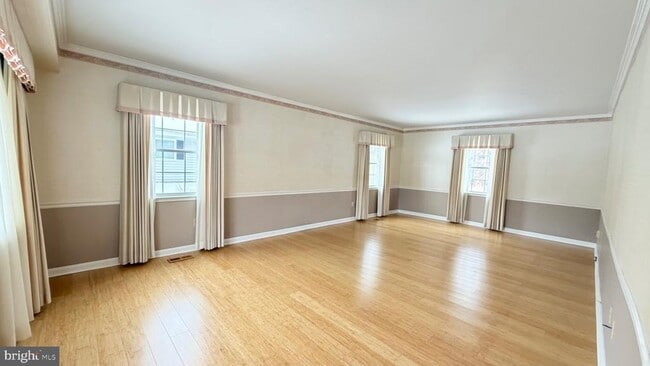 property at 4325 Majestic Ln