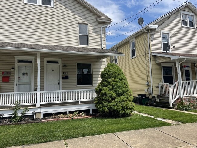 property at 121 S Barbara St