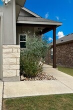 302 Eves Necklace Dr. in Buda, TX - Building Photo - Building Photo